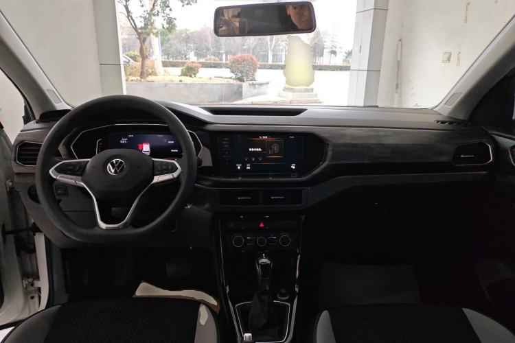 Used Volkswagen Tacqua 2020 1.5L Automatic Yue Center Console