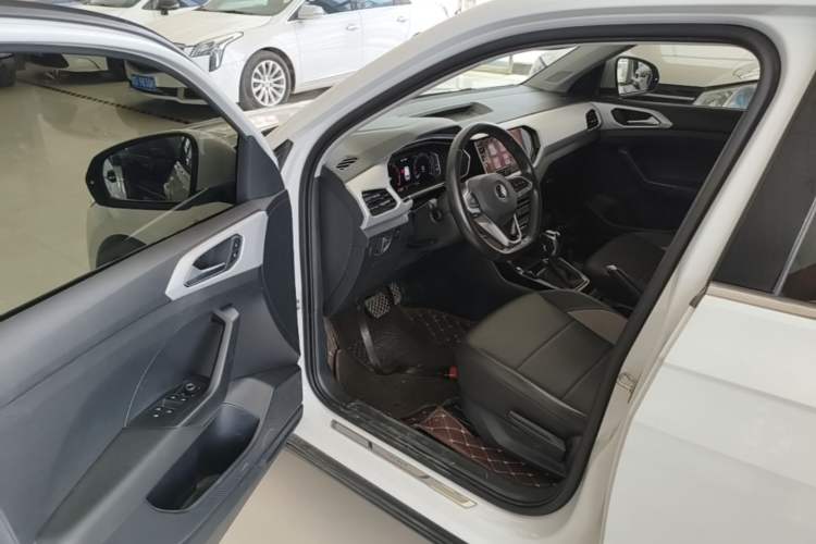 Used Volkswagen Tacqua 2020 280TSI DSG EnjoyPro Driver Seat