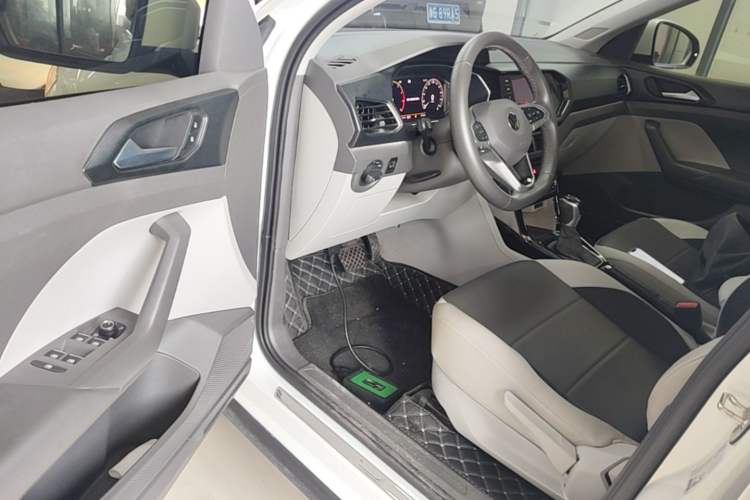 Used Volkswagen Tacqua 2020 280TSI DSG EnjoyPro Driver Seat