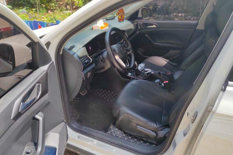 Used Volkswagen Tacqua 2020 1.5L Automatic R-Line Driver Seat