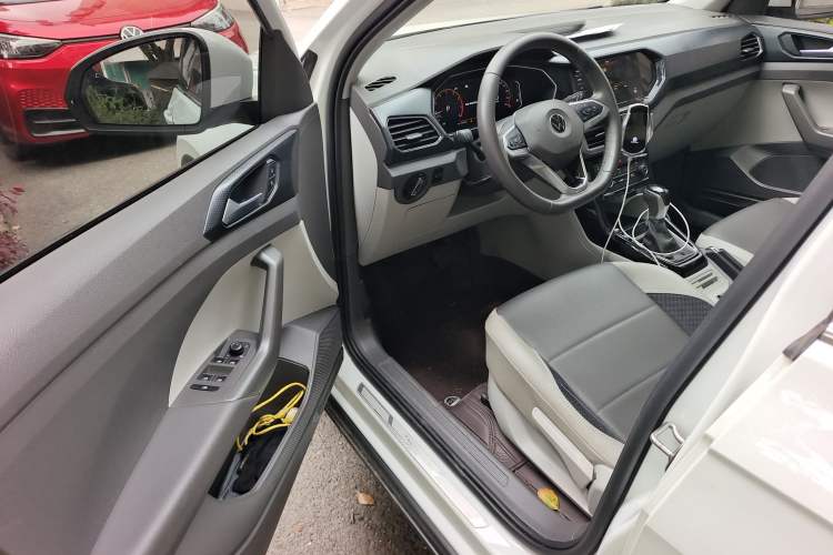 Used Volkswagen Tacqua 2020 280TSI DSG EnjoyPro Driver Seat