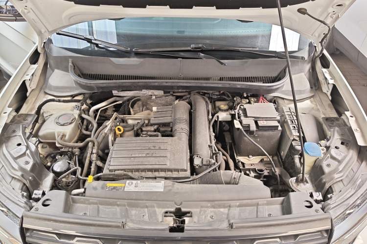 Used Volkswagen Tacqua 2020 280TSI DSG R-Line Engine Bay