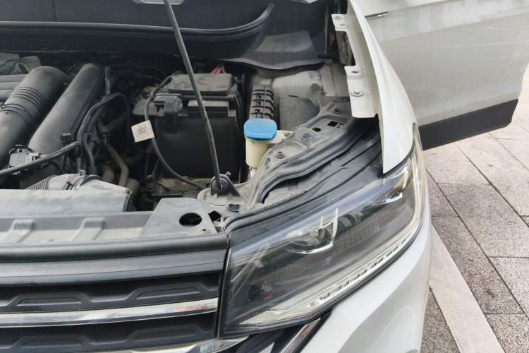 Used Volkswagen Tacqua 2020 280TSI DSG EnjoyPro Engine Bay Left