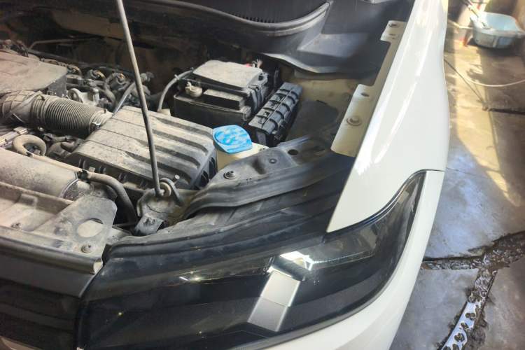 Used Volkswagen Tacqua 2020 1.5L Automatic Shang Engine Bay Left