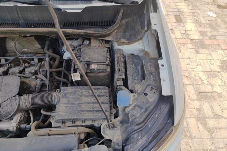 Used Volkswagen Tacqua 2020 1.5L Automatic R-Line Engine Bay Left