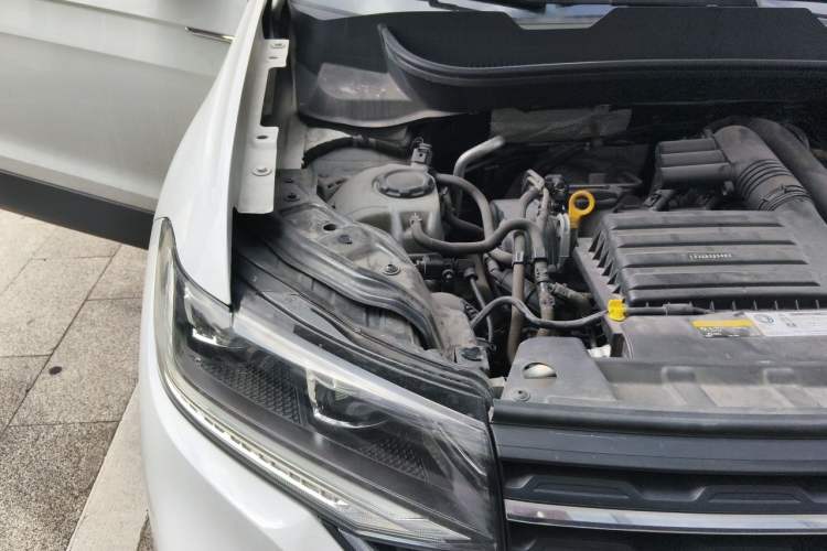 Used Volkswagen Tacqua 2020 280TSI DSG EnjoyPro Engine Bay Right