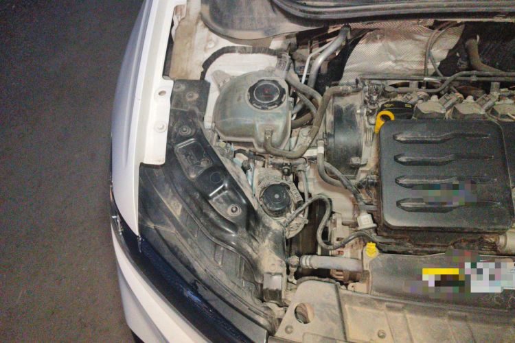 Used Volkswagen Tacqua 2020 1.5L Automatic R-Line Engine Bay Right