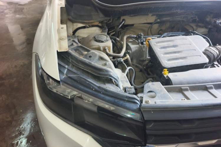Used Volkswagen Tacqua 2020 1.5L Automatic Shang Engine Bay Right