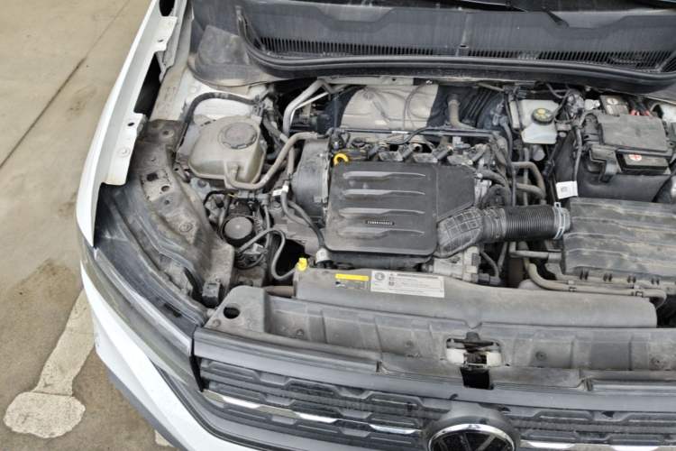 Used Volkswagen Tacqua 2020 1.5L Automatic Shang Engine Bay Right