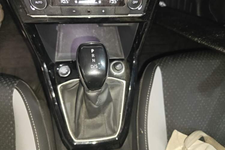 Used Volkswagen Tacqua 2020 280TSI Starry Limited Edition Gear Lever