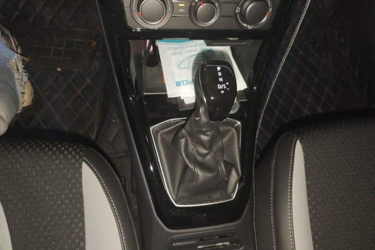 Used Volkswagen Tacqua 2020 1.5L Automatic Yue Gear Lever