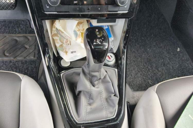 Used Volkswagen Tacqua 2020 280TSI DSG EnjoyPro Gear Lever