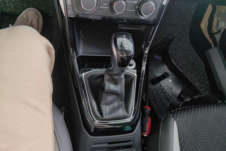 Used Volkswagen Tacqua 2020 1.5L Automatic Yue Gear Lever