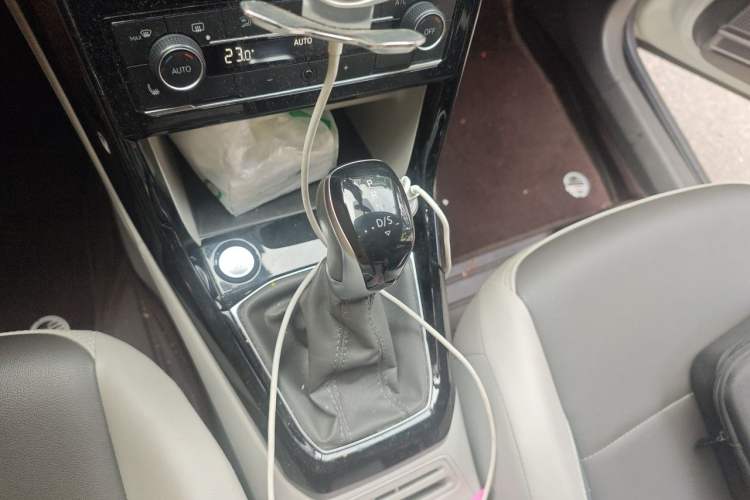 Used Volkswagen Tacqua 2020 280TSI Starry Limited Edition Gear Lever