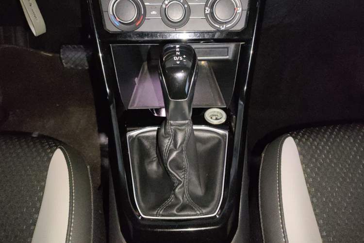 Used Volkswagen Tacqua 2020 1.5L Automatic Yue Gear Lever