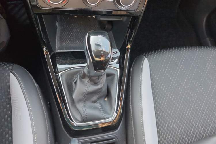 Used Volkswagen Tacqua 2020 1.5L Automatic Yue Gear Lever