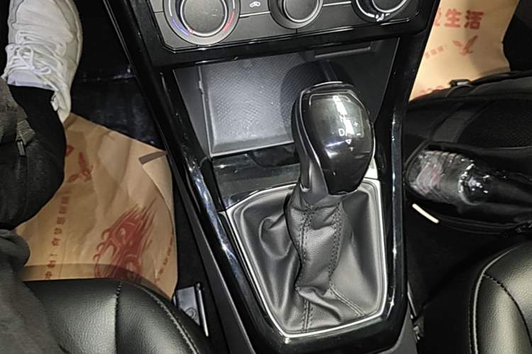 Used Volkswagen Tacqua 2020 1.5L Automatic Yue Gear Lever