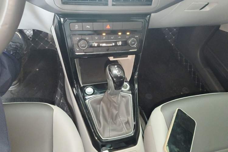 Used Volkswagen Tacqua 2020 280TSI DSG EnjoyPro Gear Lever