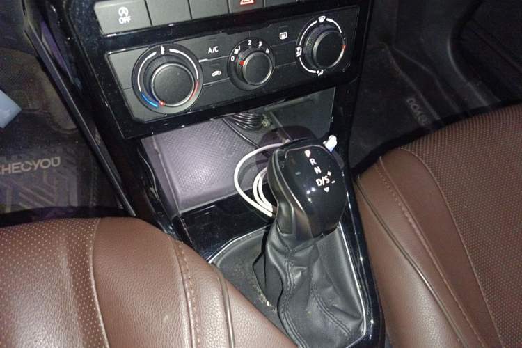 Used Volkswagen Tacqua 2020 1.5L Automatic Yue Gear Lever