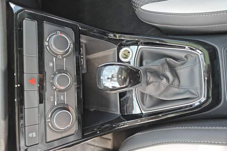 Used Volkswagen Tacqua 2020 1.5L Automatic Yue Gear Lever