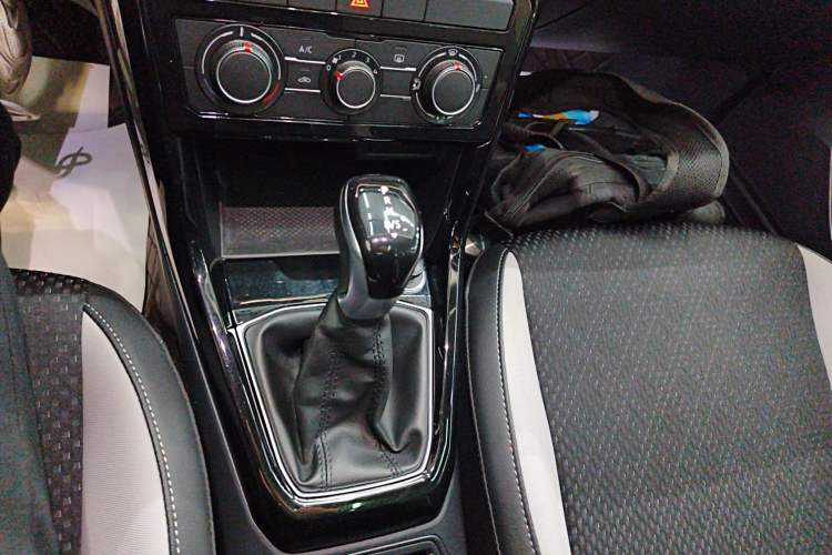 Used Volkswagen Tacqua 2020 1.5L Automatic Yue Gear Lever