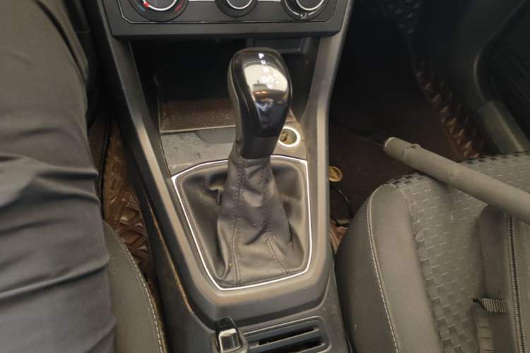 Used Volkswagen Tacqua 2020 1.5L Automatic Shang Gear Lever