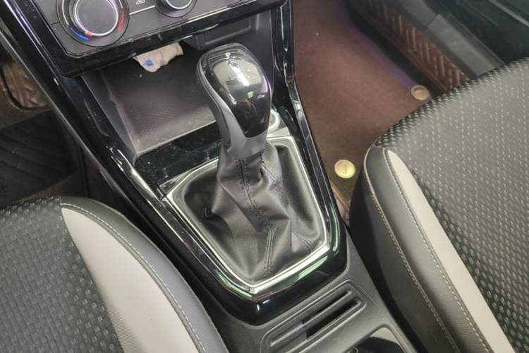 Used Volkswagen Tacqua 2020 1.5L Automatic Yue Gear Lever