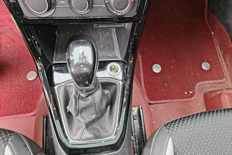 Used Volkswagen Tacqua 2020 1.5L Automatic Yue Gear Lever