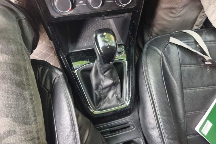 Used Volkswagen Tacqua 2020 1.5L Automatic Yue Gear Lever