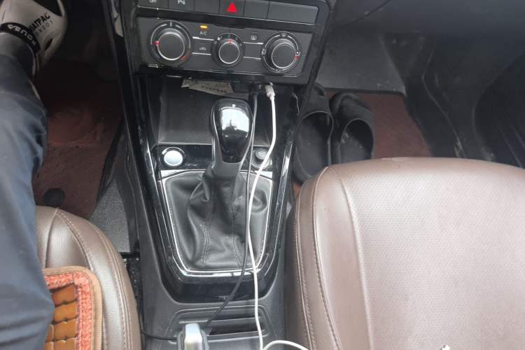Used Volkswagen Tacqua 2020 1.5L Automatic Yue Gear Lever