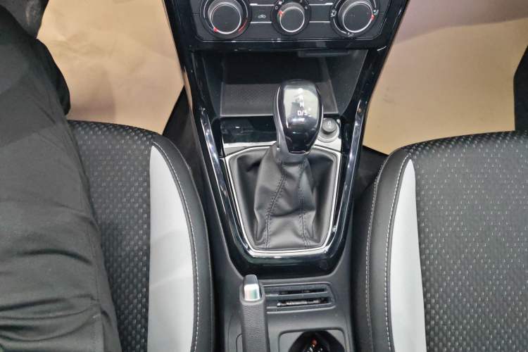 Used Volkswagen Tacqua 2020 1.5L Automatic Yue Gear Lever