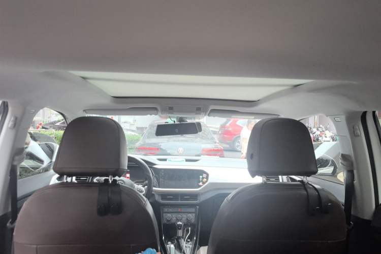 Used Volkswagen Tacqua 2020 1.5L Automatic Yue Headliner