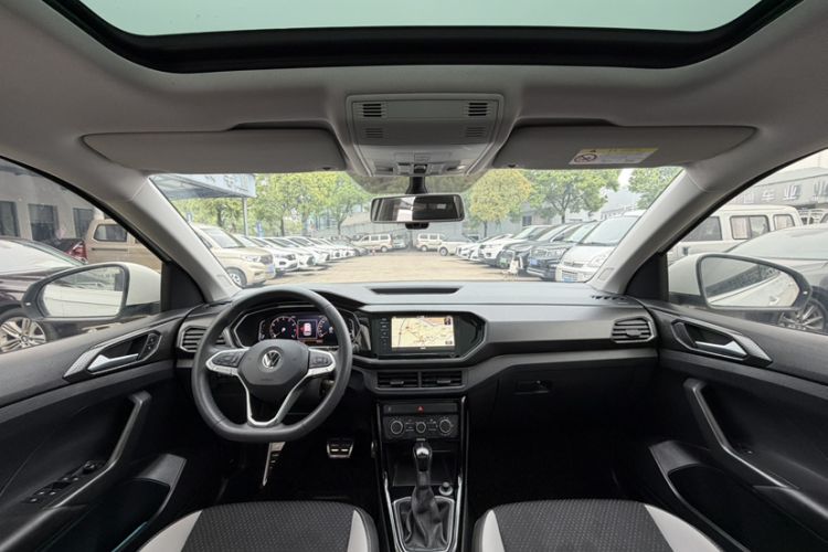 Used Volkswagen Tacqua 2020 1.5L Automatic R-Line Interior 1
