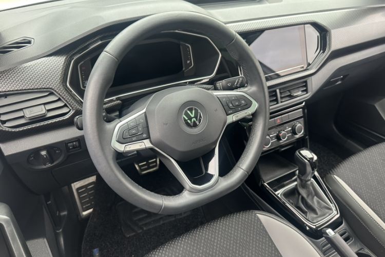 Used Volkswagen Tacqua 2020 1.5L Automatic R-Line Interior 2