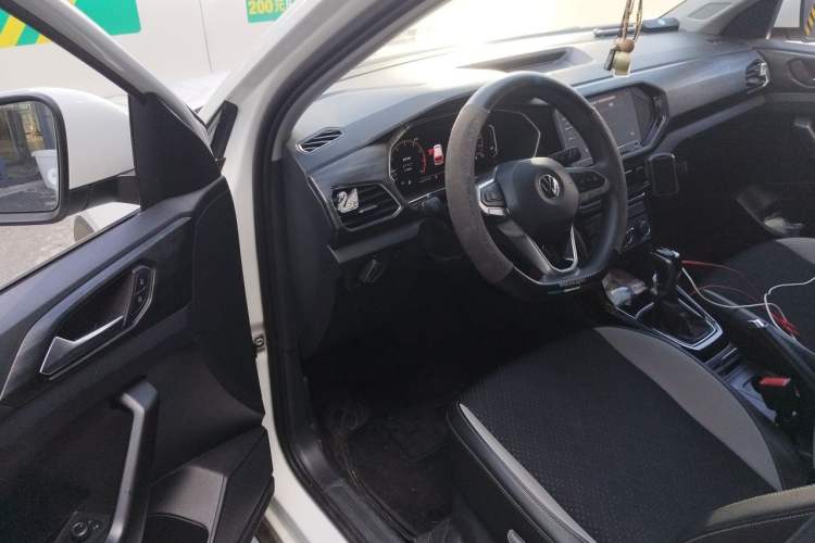 Used Volkswagen Tacqua 2020 1.5L Automatic Yue Interior 3