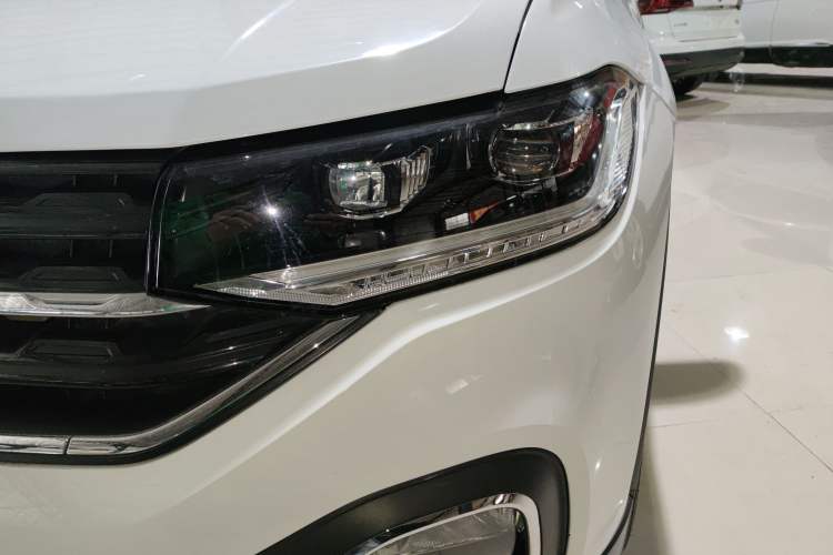 Used Volkswagen Tacqua 2020 1.5L Automatic Yue Left Front Headlight