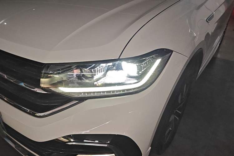 Used Volkswagen Tacqua 2020 1.5L Automatic R-Line Left Front Headlight