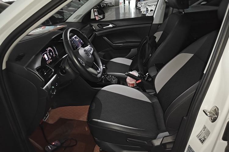 Used Volkswagen Tacqua 2020 1.5L Automatic R-Line Left Front Seat