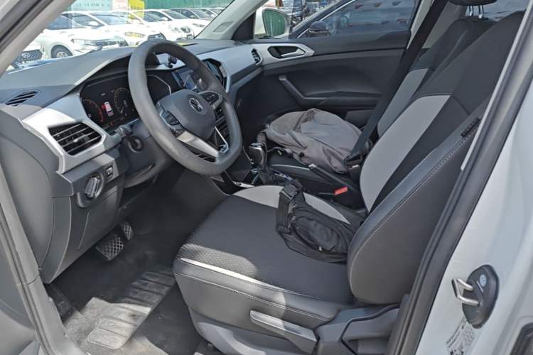 Used Volkswagen Tacqua 2020 1.5L Automatic Yue Left Front Seat