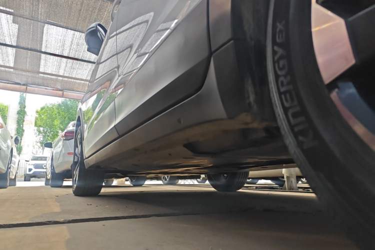 Used Volkswagen Tacqua 2020 1.5L Automatic Yue Left Side Sill