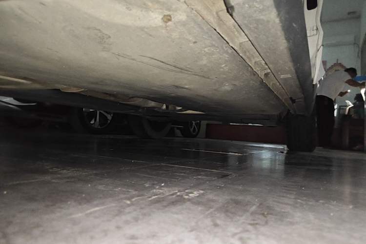 Used Volkswagen Tacqua 2020 1.5L Automatic R-Line Left Side Sill