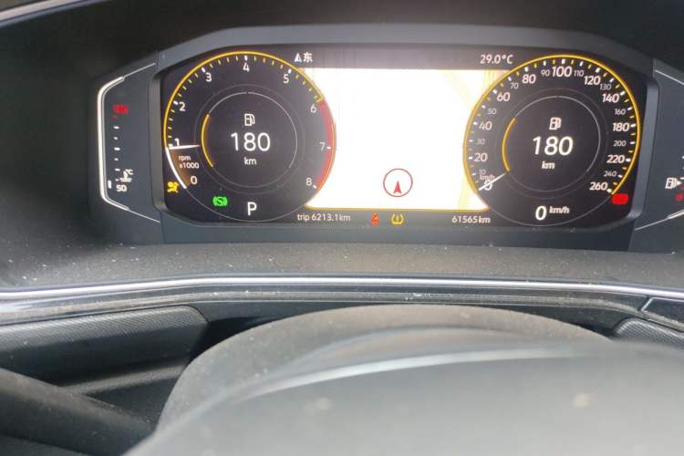 Used Volkswagen Tacqua 2020 1.5L Automatic Yue Odometer Close Up