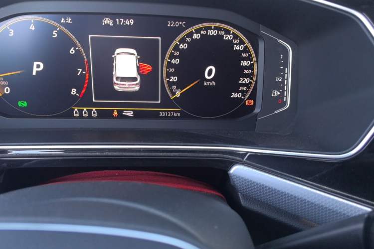Used Volkswagen Tacqua 2020 280TSI DSG R-Line Odometer Close Up