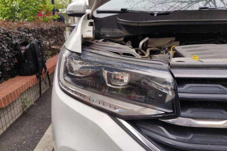 Used Volkswagen Tacqua 2020 1.5L Automatic Yue Right Front Headlight