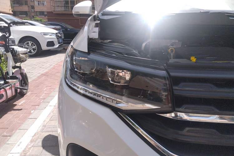 Used Volkswagen Tacqua 2020 1.5L Automatic Yue Right Front Headlight