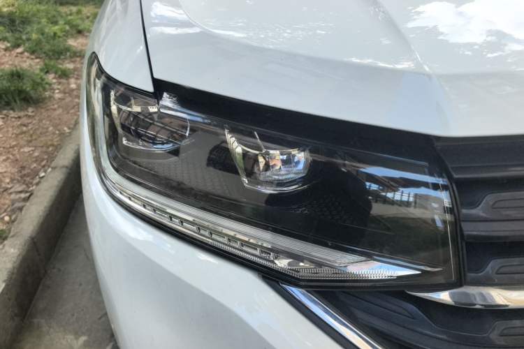 Used Volkswagen Tacqua 2020 1.5L Automatic Yue Right Front Headlight