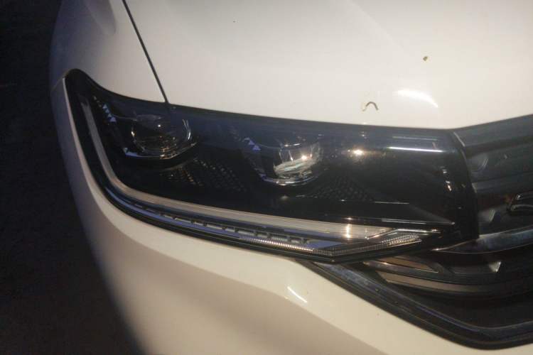 Used Volkswagen Tacqua 2020 1.5L Automatic R-Line Right Front Headlight