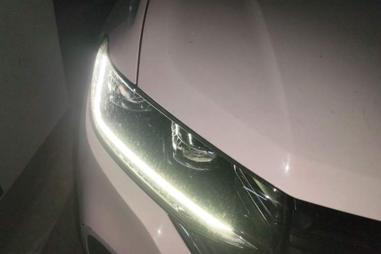 Used Volkswagen Tacqua 2020 1.5L Automatic Yue Right Front Headlight