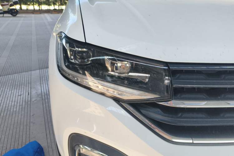 Used Volkswagen Tacqua 2020 1.5L Automatic Yue Right Front Headlight