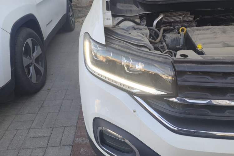 Used Volkswagen Tacqua 2020 1.5L Automatic Yue Right Front Headlight
